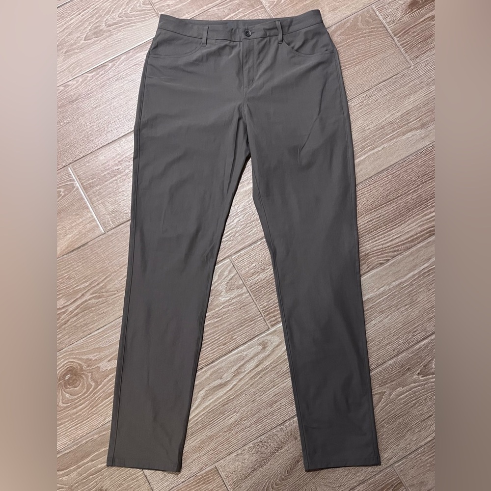 Vuori Charcoal meta pants